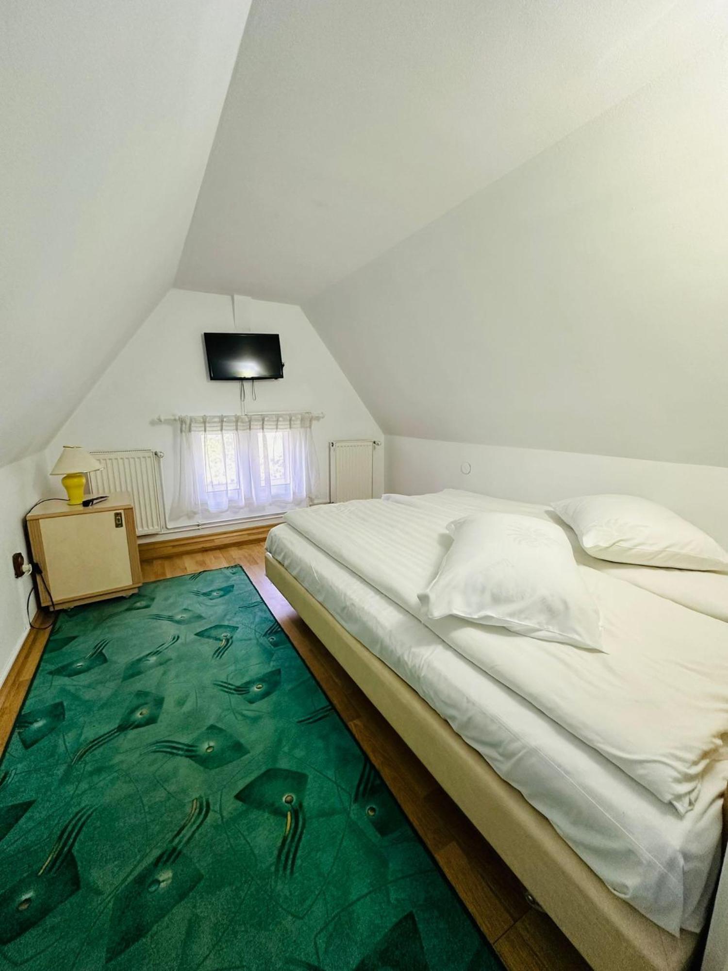 Rapsodia Sinaia Bed & Breakfast Exterior photo