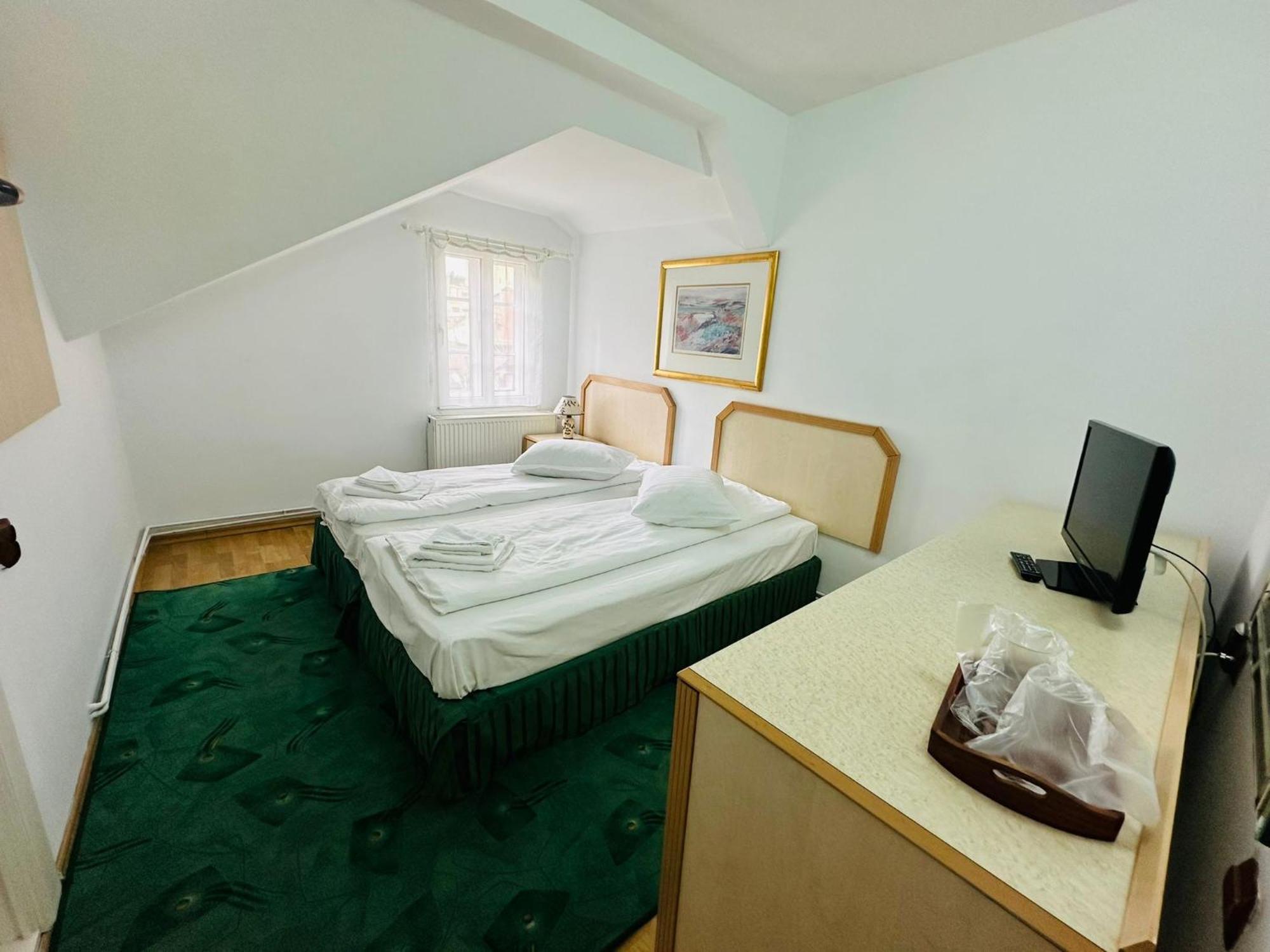 Rapsodia Sinaia Bed & Breakfast Exterior photo