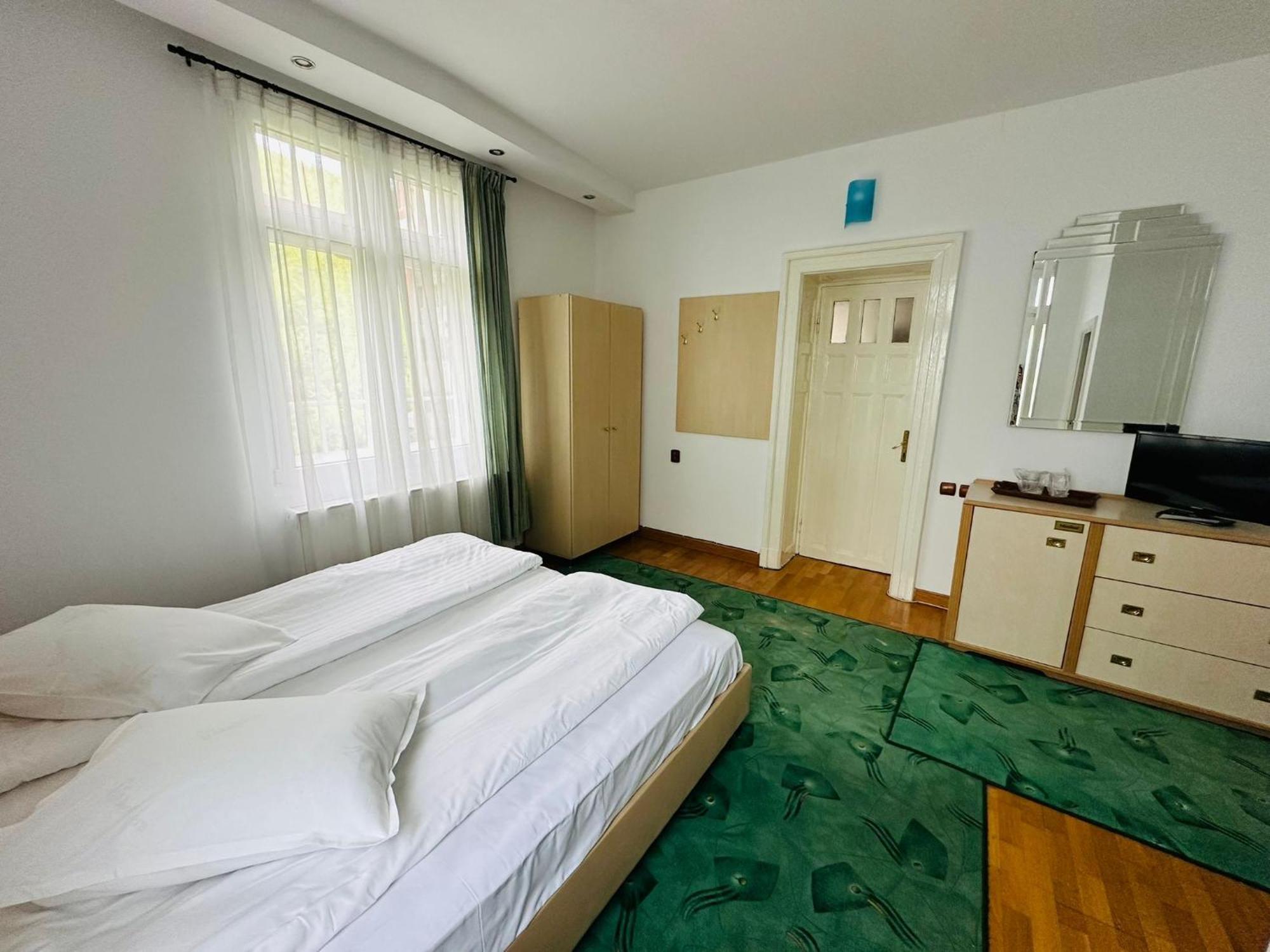 Rapsodia Sinaia Bed & Breakfast Exterior photo