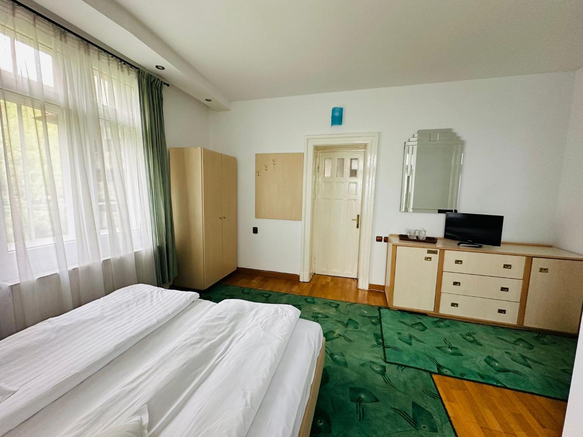 Rapsodia Sinaia Bed & Breakfast Exterior photo
