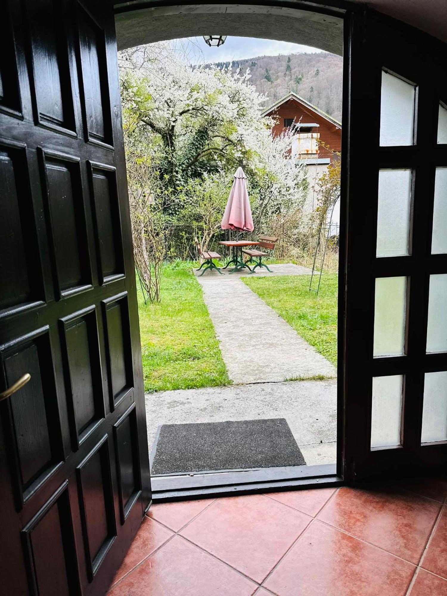 Rapsodia Sinaia Bed & Breakfast Exterior photo