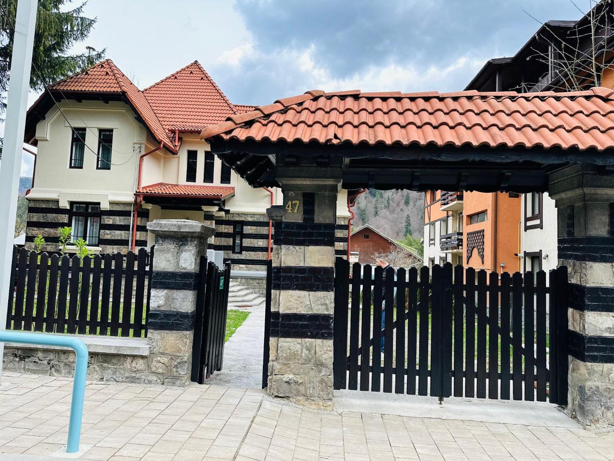 Rapsodia Sinaia Bed & Breakfast Exterior photo